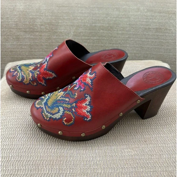 Penelope Chilvers Burgundy Medium Heeled Leather Clogs EU39
